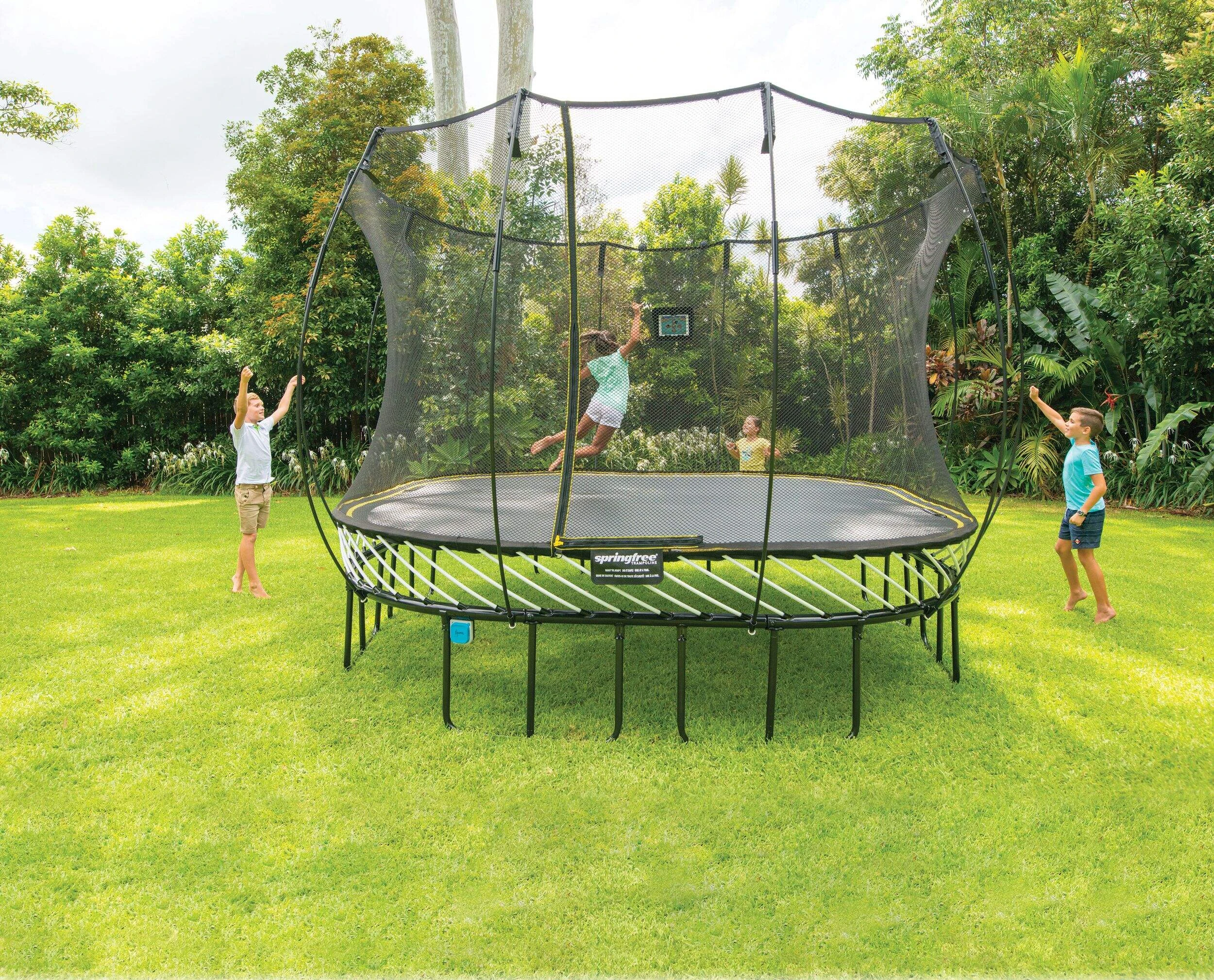 Springfree Trampoline & Enclosure with TGOMA, 11 x 11-ft